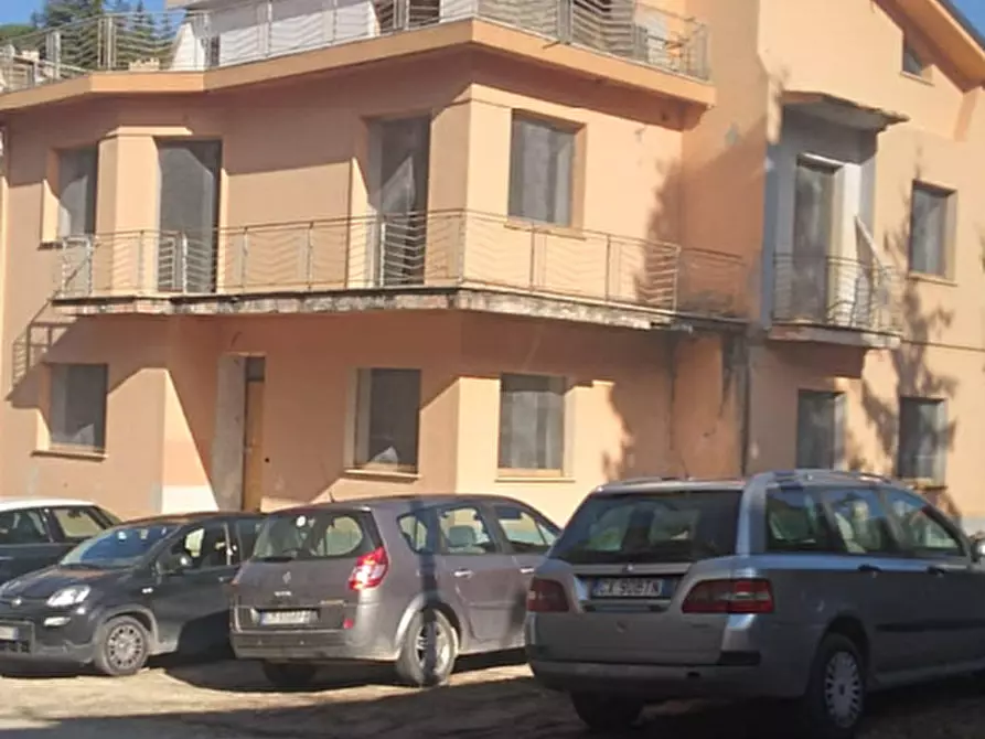 Immagine 3 di Stabile in vendita  in Via Angelo Pennoni a Gualdo Tadino