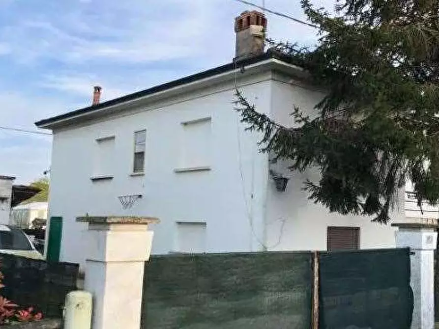 Immagine 1 di Porzione di casa in vendita  in Via Eugenio Curiel  a Lugo