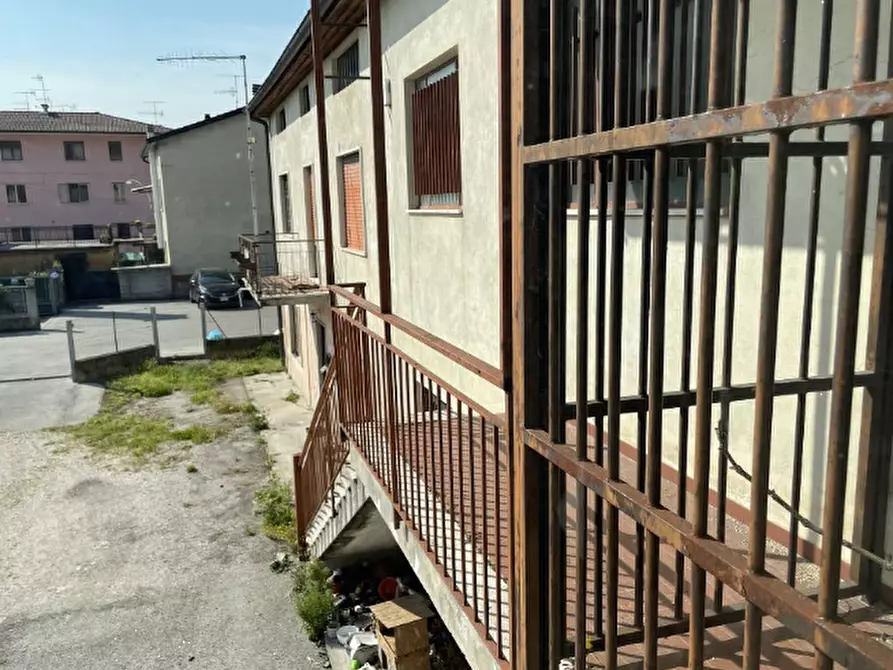 Immagine 3 di Laboratorio in vendita  in Via Oltre Agno di sotto a Trissino