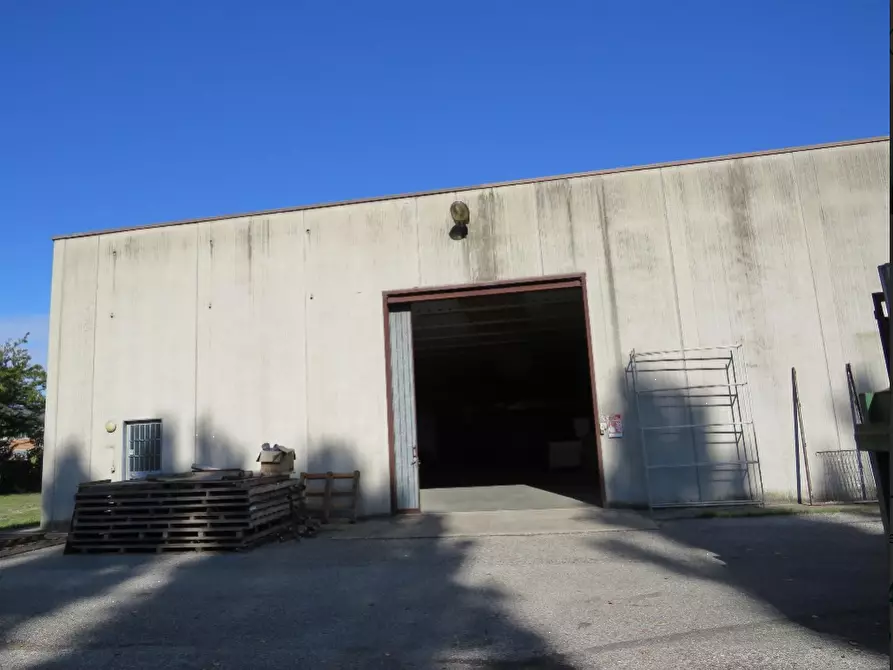 Immagine 2 di Laboratorio in vendita  in Via More a Bovolone