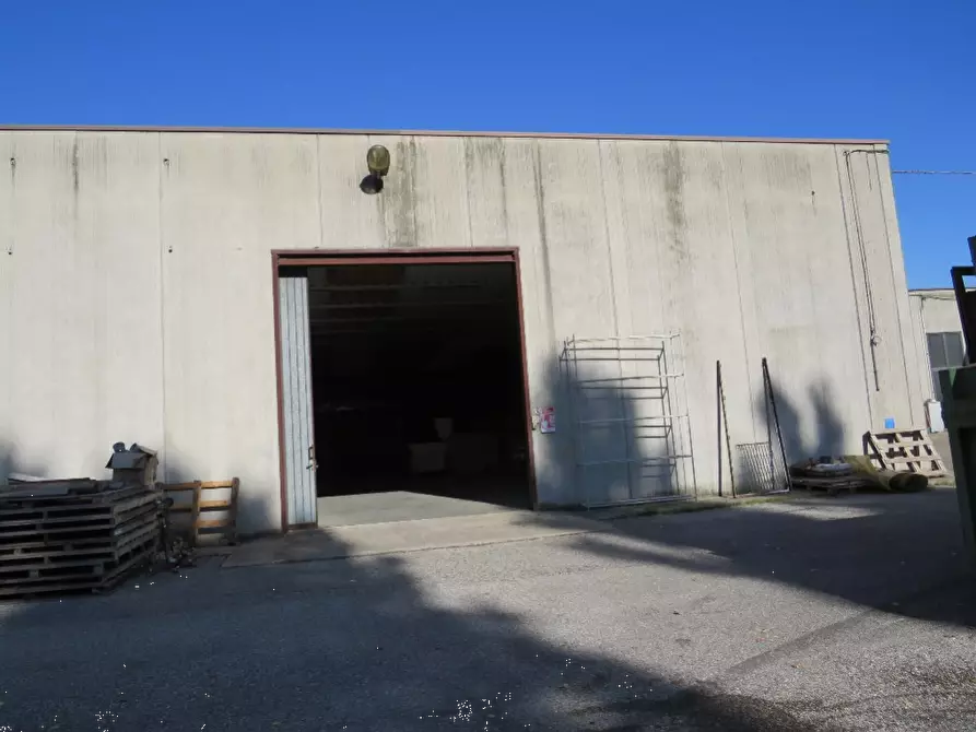 Immagine 3 di Laboratorio in vendita  in Via More a Bovolone