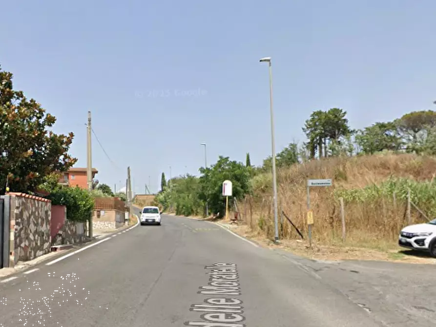 Immagine 8 di Garage in vendita  in Viale dei Promontori a Roma