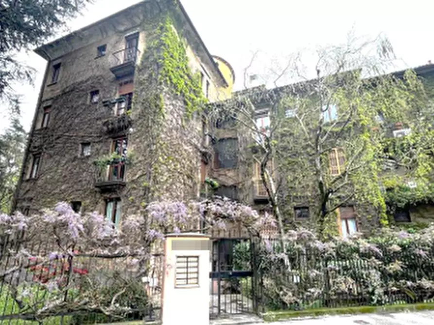 Immagine 1 di Appartamento in vendita  in Via degli Odescalchi a Milano