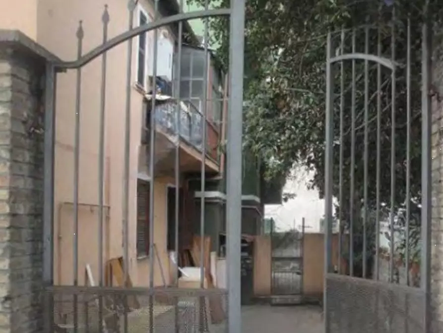 Immagine 3 di Appartamento in vendita  in Viale Palmiro Togliatti  a Roma