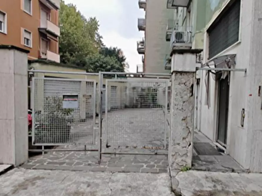 Immagine 3 di Appartamento in vendita  in Via Anfelo Inganni a Milano