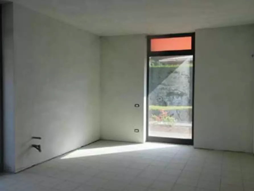 Immagine 12 di Negozio in vendita  in Piazzale Mario Rumor a Chiampo