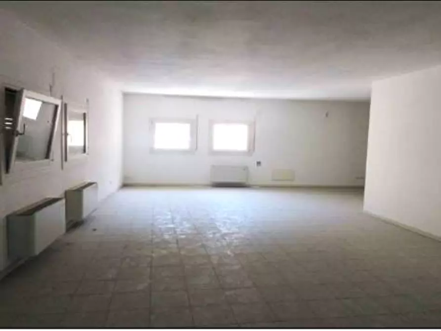 Immagine 13 di Ufficio in vendita  in Piazzale Mario Rumor a Chiampo