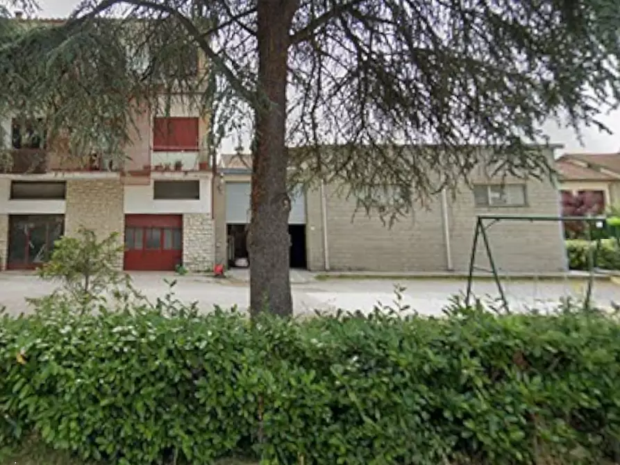 Immagine 7 di Magazzino in vendita  in Via Lombardia a Umbertide