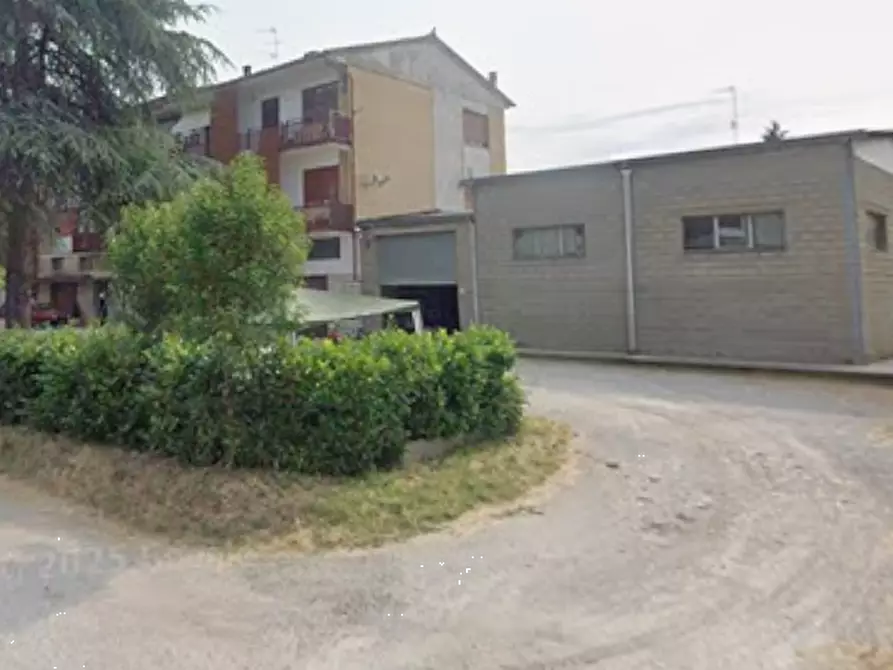 Immagine 10 di Magazzino in vendita  in Via Lombardia a Umbertide