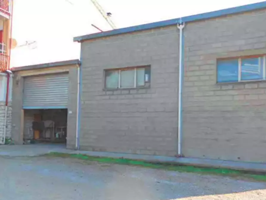 Immagine 2 di Laboratorio in vendita  in Via Lombardia a Umbertide