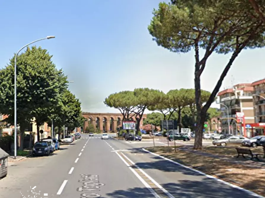 Immagine 15 di Appartamento in vendita  in Viale Palmiro Togliatti a Roma