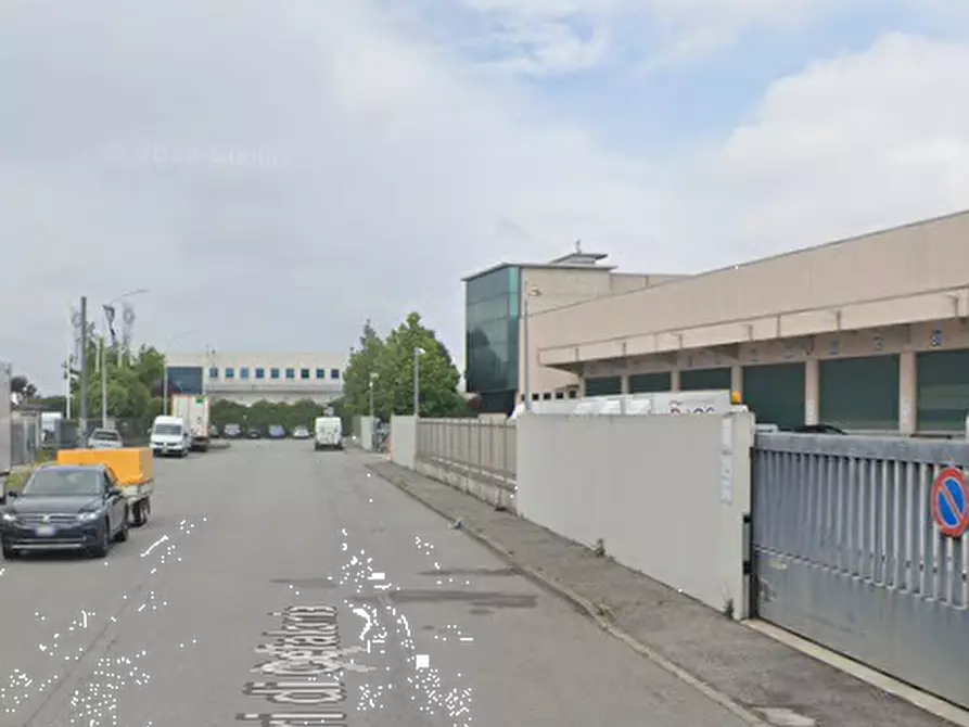 Immagine 5 di Garage in vendita  in Via Martiri di Cefalonia a Peschiera Borromeo