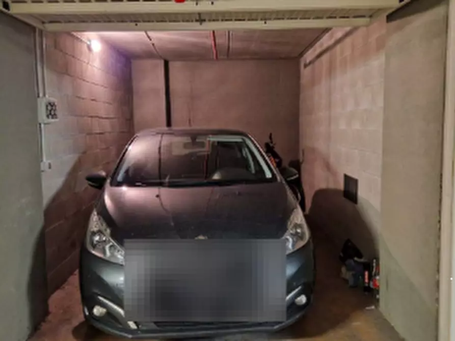 Immagine 2 di Garage in vendita  in Piazza Adriano a Torino