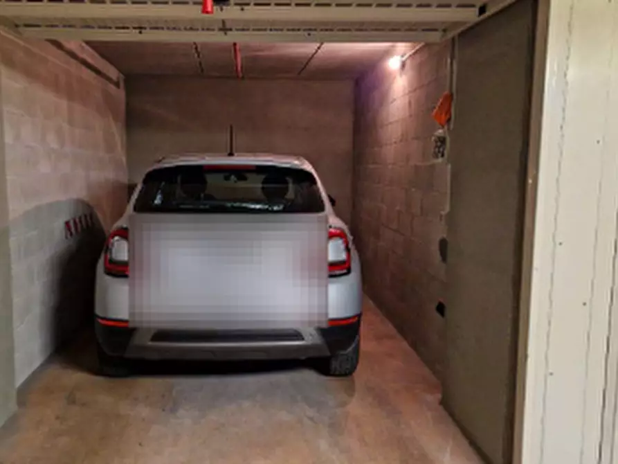 Immagine 2 di Garage in vendita  in Piazza Adriano a Torino