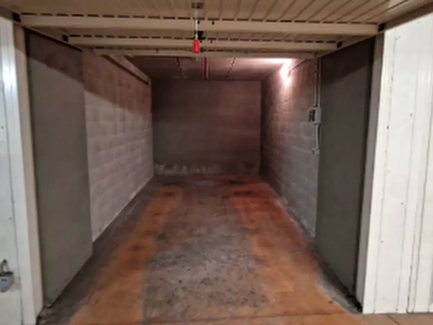 Immagine 2 di Garage in vendita  in Piazza Adriano a Torino