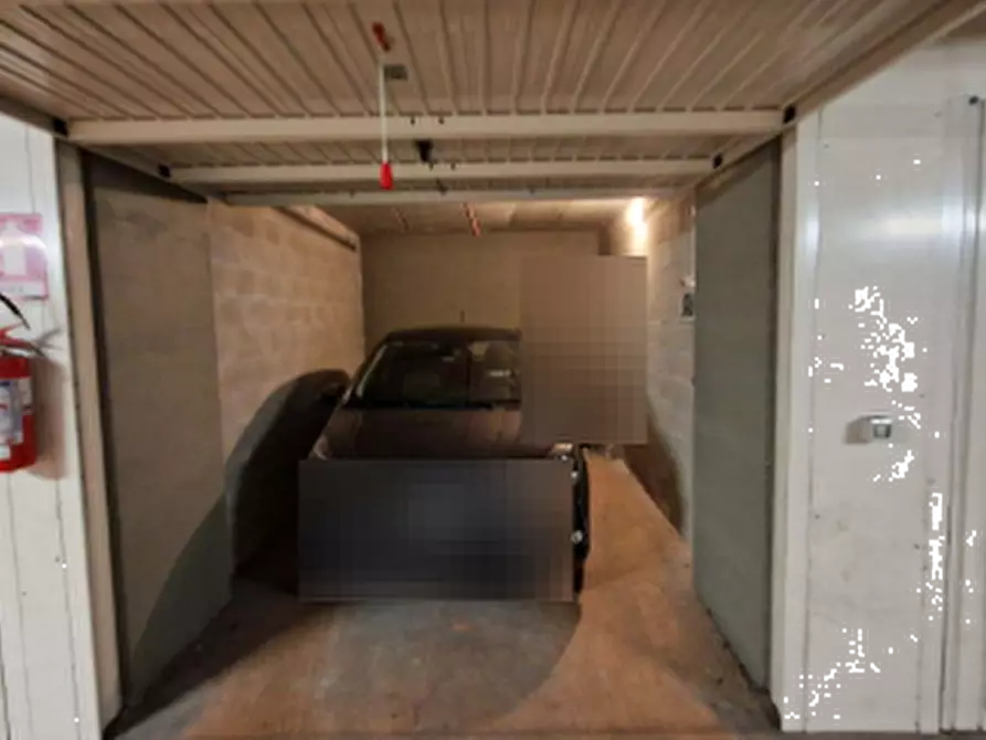 Immagine 2 di Garage in vendita  in Piazza Adriano a Torino