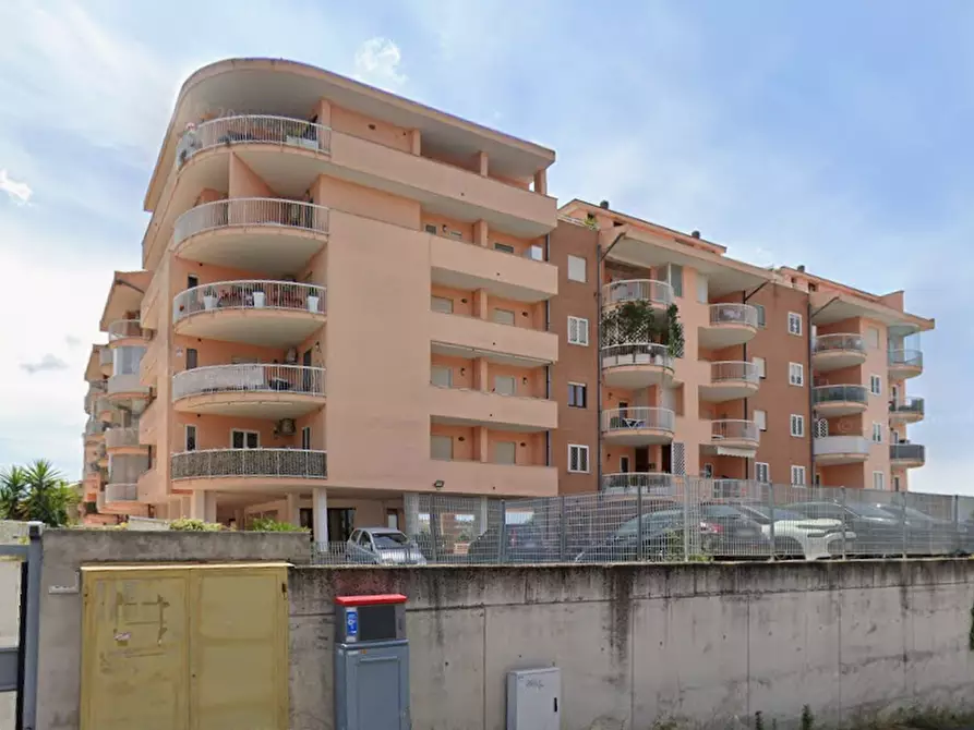 Immagine 3 di Garage in vendita  in Viale Gianluigi Bonelli a Roma