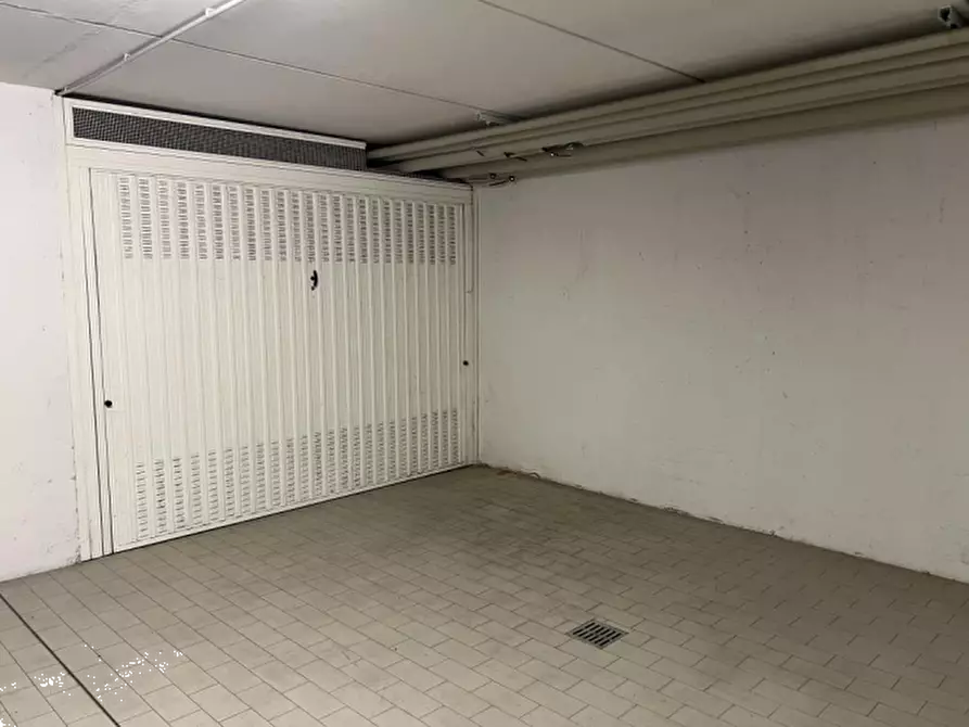 Immagine 3 di Garage in vendita  in Via Giuseppe Mazzini a Bazzano