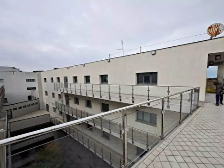 Immagine 6 di Ufficio in vendita  in Viale Luigi Settembrini a Rimini