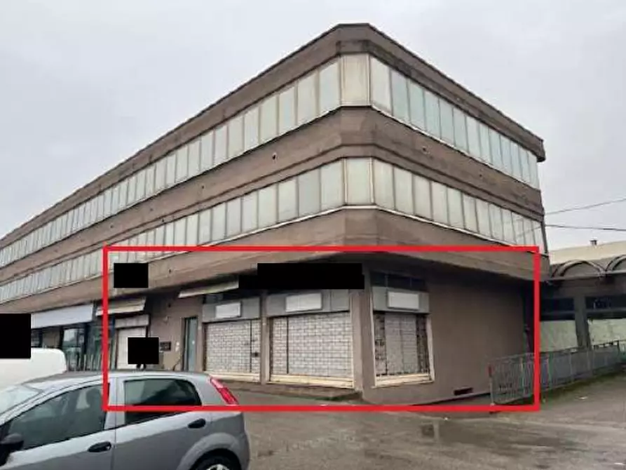 Immagine 2 di Negozio in vendita  in Viale Trieste a Montecchio Maggiore