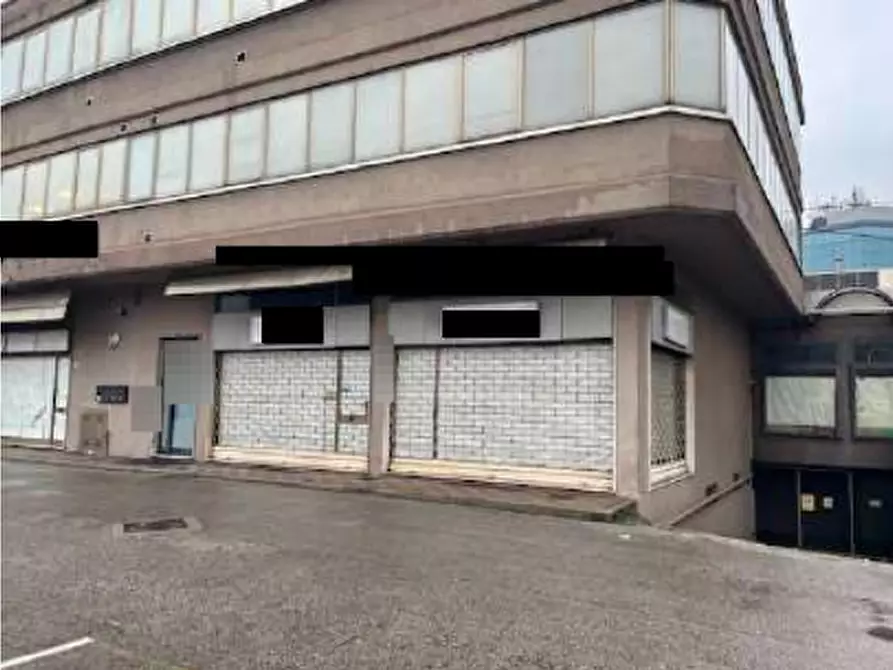 Immagine 1 di Negozio in vendita  in Viale Trieste a Montecchio Maggiore