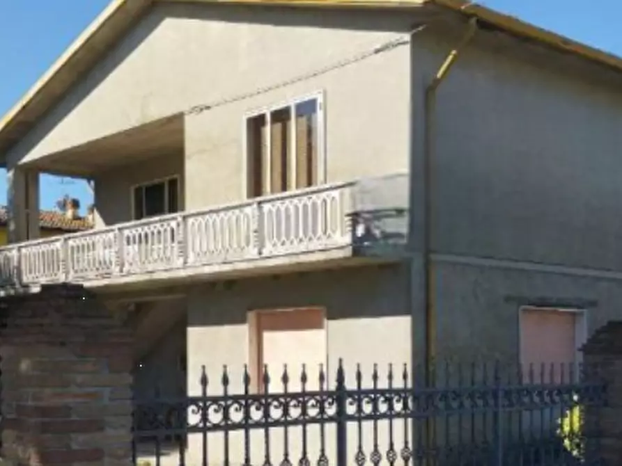 Immagine 1 di Casa indipendente in vendita  in Via Centro a Codigoro