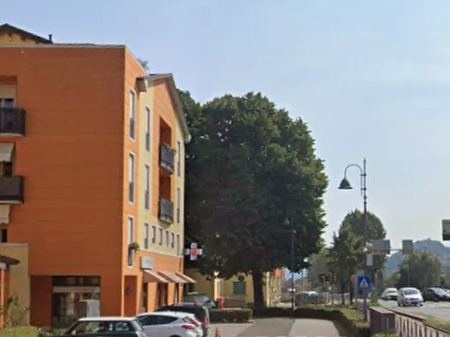 Immagine 11 di Negozio in vendita  in Piazzale Mario Rumor a Chiampo