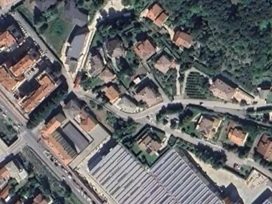 Immagine 1 di Negozio in vendita  in Piazzale Mario Rumor a Chiampo