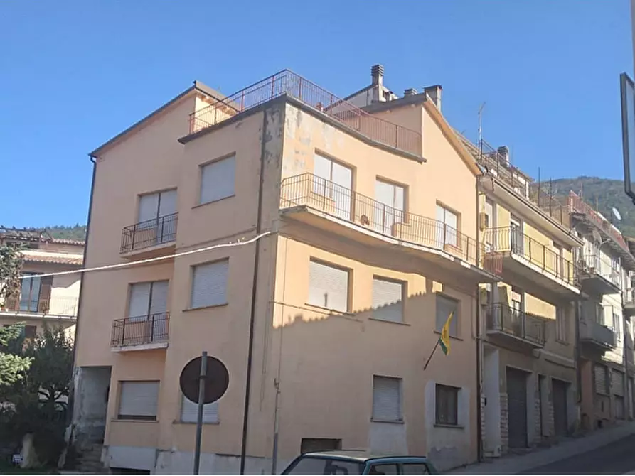 Immagine 2 di Stabile in vendita  in via Angelo Pennoni a Gualdo Tadino