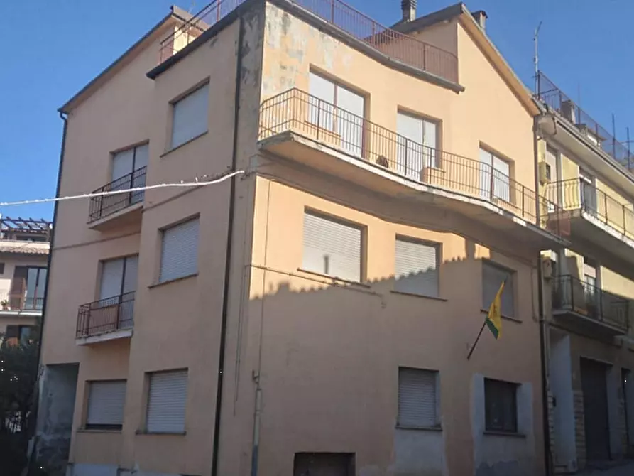 Immagine 4 di Stabile in vendita  in via Angelo Pennoni a Gualdo Tadino