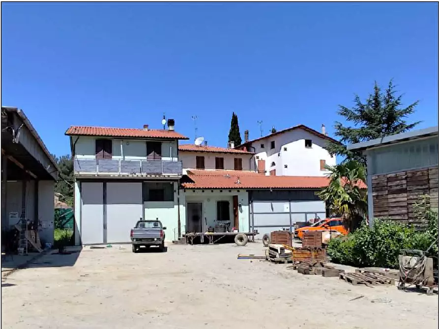 Immagine 1 di Stabile in vendita  in Localita' Badia di Montecorona a Umbertide