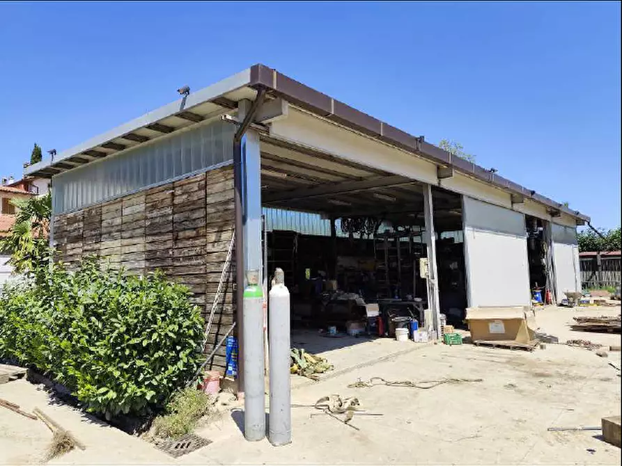 Immagine 3 di Stabile in vendita  in Localita' Badia di Montecorona a Umbertide