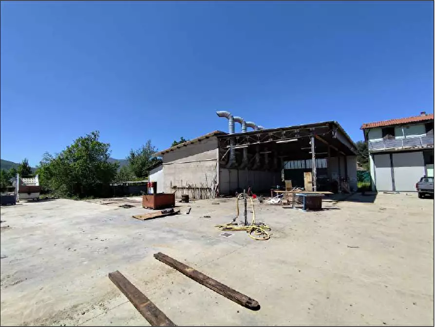 Immagine 4 di Stabile in vendita  in Localita' Badia di Montecorona a Umbertide