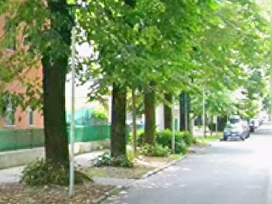 Immagine 3 di Garage in vendita  in Via Martiri di Cefalonia a Peschiera Borromeo