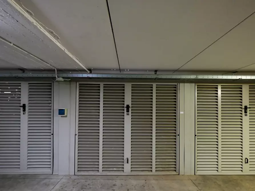 Immagine 1 di Garage in vendita  in Viale Monza a Milano