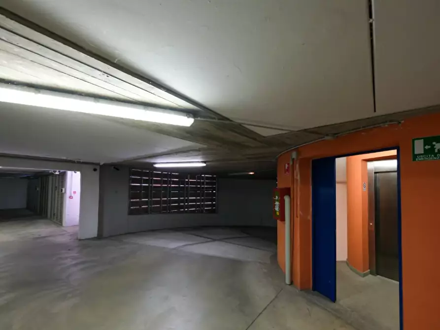 Immagine 3 di Garage in vendita  in Viale Monza a Milano
