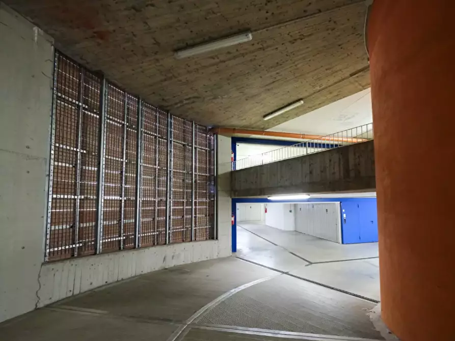 Immagine 4 di Garage in vendita  in Viale Monza a Milano