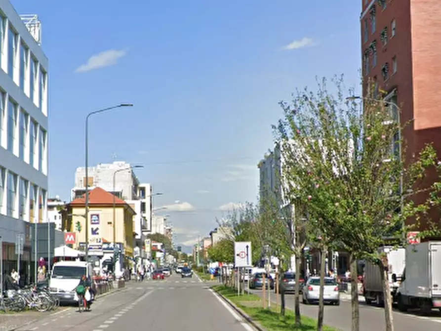 Immagine 5 di Garage in vendita  in Viale Monza a Milano