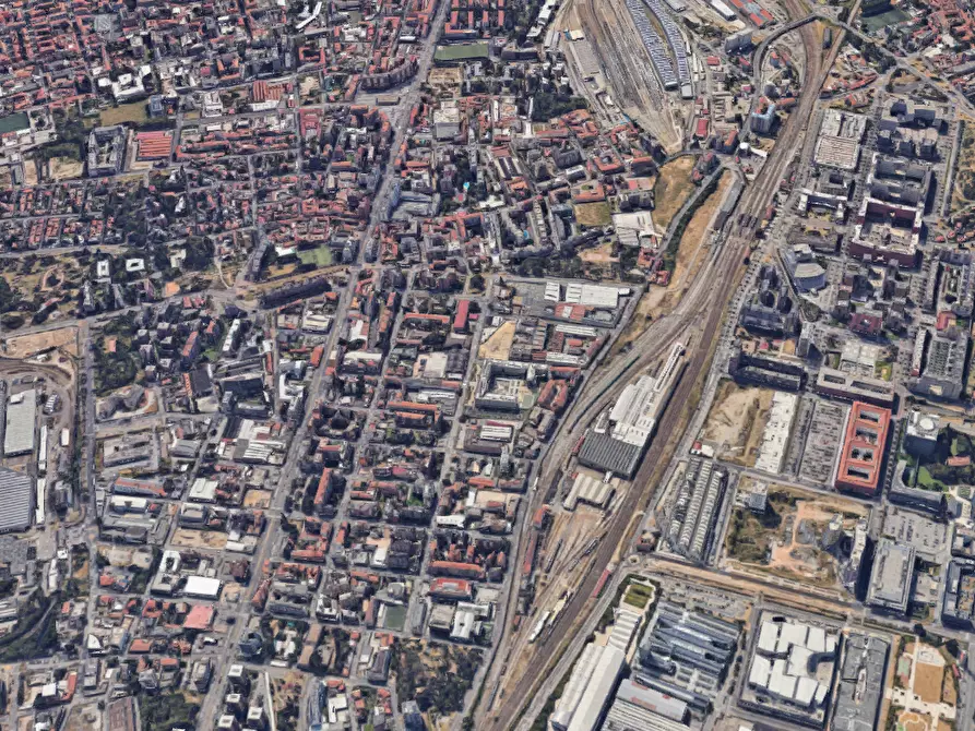 Immagine 12 di Garage in vendita  in Viale Monza a Milano