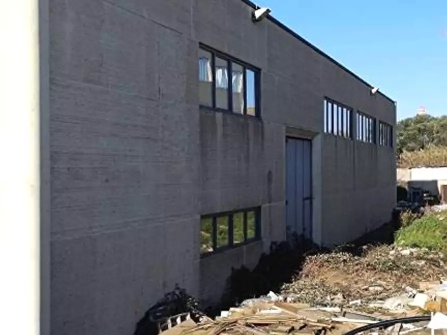 Immagine 4 di Capannone industriale in vendita  in Via Angelo Molinari a Civitavecchia