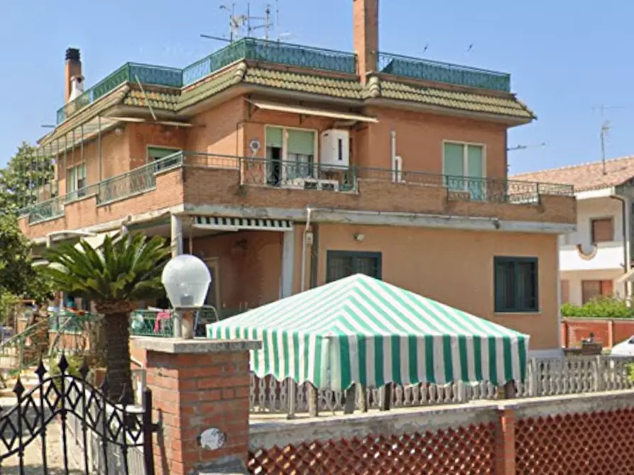 Immagine 10 di Appartamento in vendita  in Via Montecatini a Pomezia