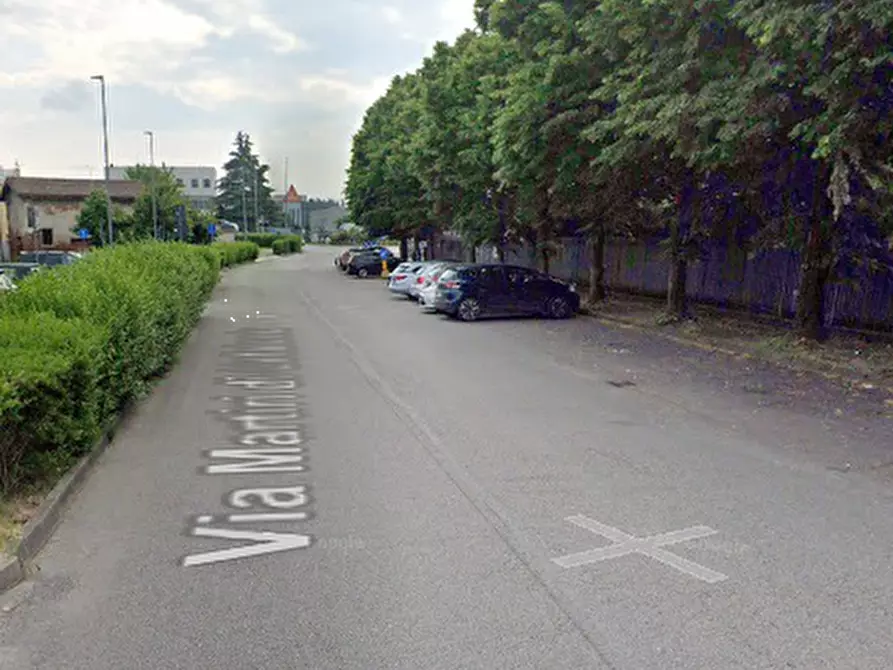 Immagine 3 di Garage in vendita  in Via Martiri di Cefalonia a Peschiera Borromeo