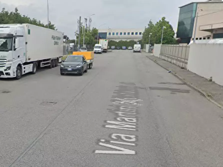 Immagine 4 di Garage in vendita  in Via Martiri di Cefalonia a Peschiera Borromeo