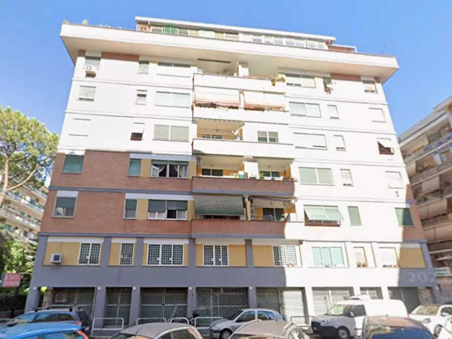 Immagine 2 di Appartamento in vendita  in Via Lari a Roma