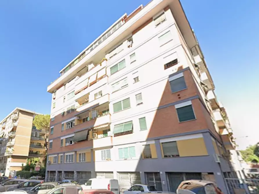Immagine 7 di Appartamento in vendita  in Via Lari a Roma