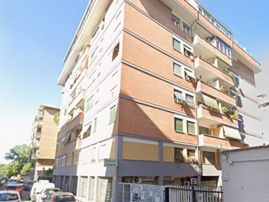 Immagine 8 di Appartamento in vendita  in Via Lari a Roma