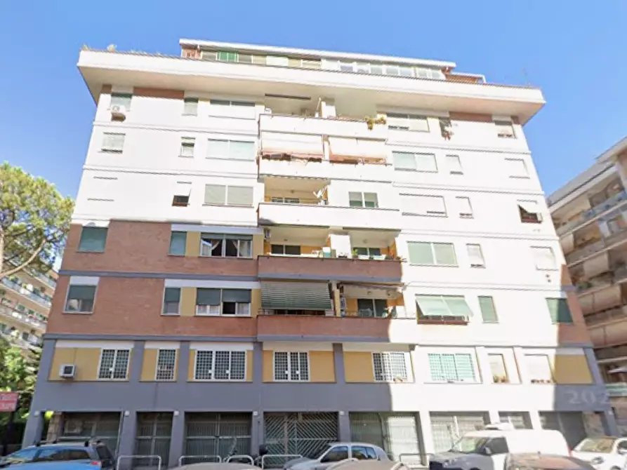 Immagine 11 di Appartamento in vendita  in Via Lari a Roma