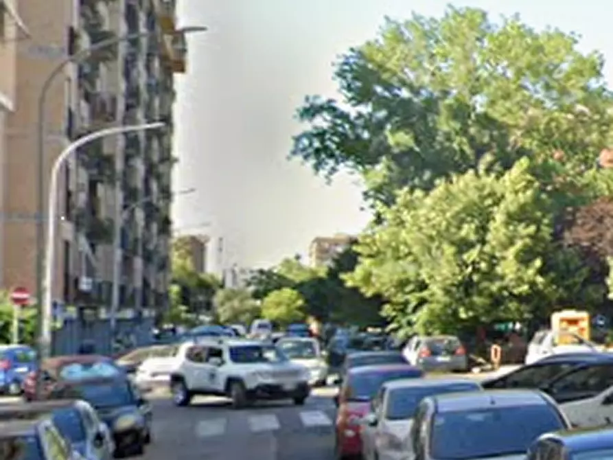 Immagine 15 di Appartamento in vendita  in Via Lari a Roma