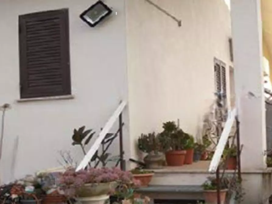 Immagine 2 di Villetta a schiera in vendita  in Via Genuri a Roma