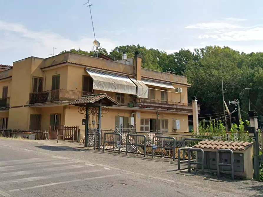 Immagine 1 di Appartamento in vendita  in Via Pontina a Roma